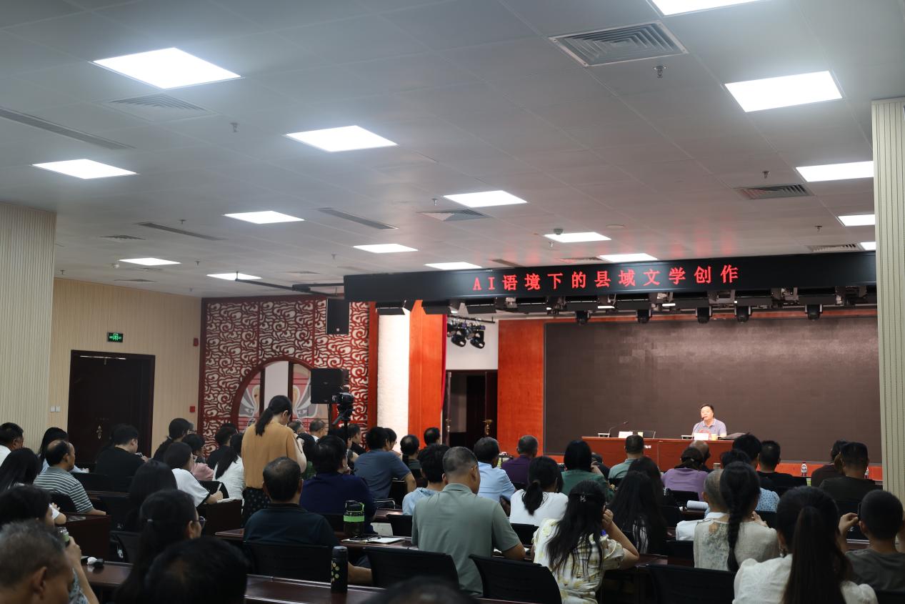 方城县AI文学讲习班：助县域写作添“智能翼”