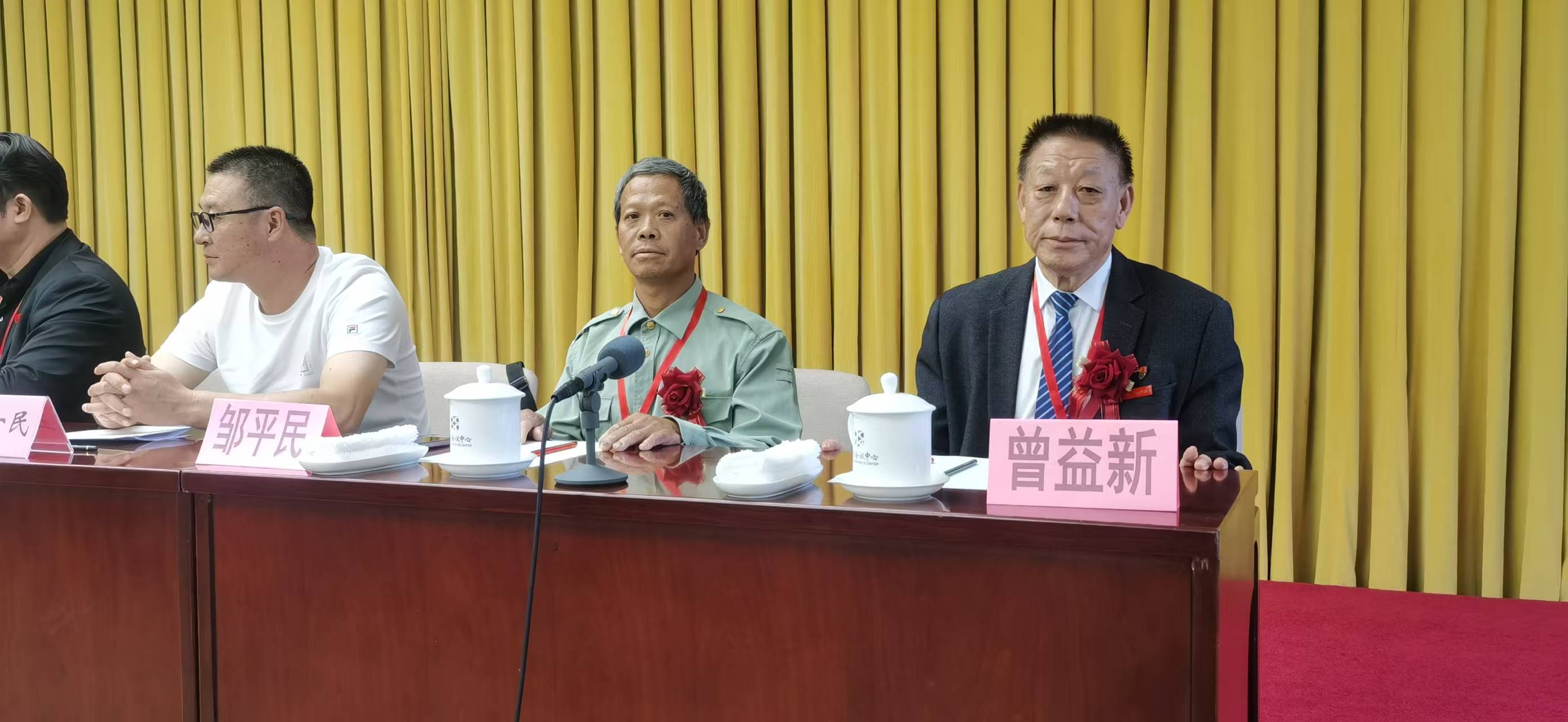 曾会议期间.jpg