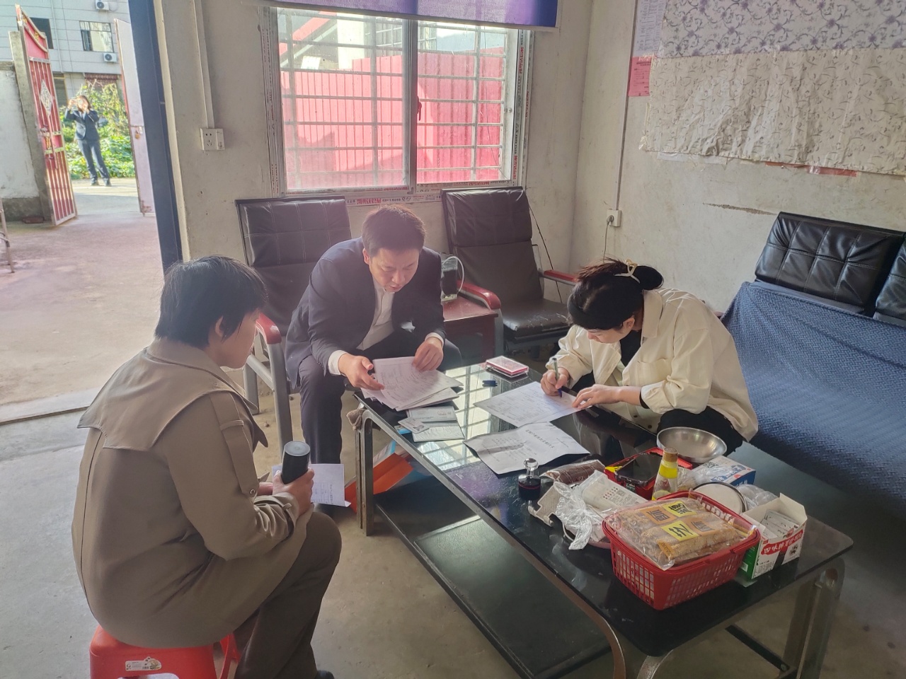 基层党建社区发力 暖心援助千人就业